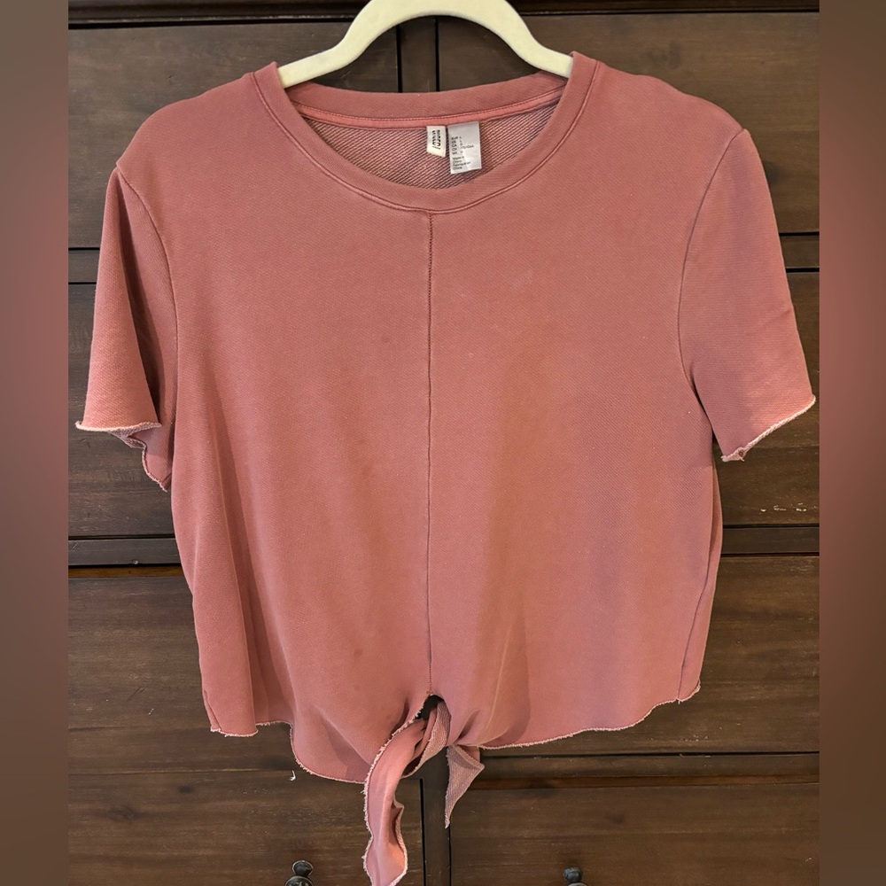 H&M cropped, rust colored tee, tie at bottom on front